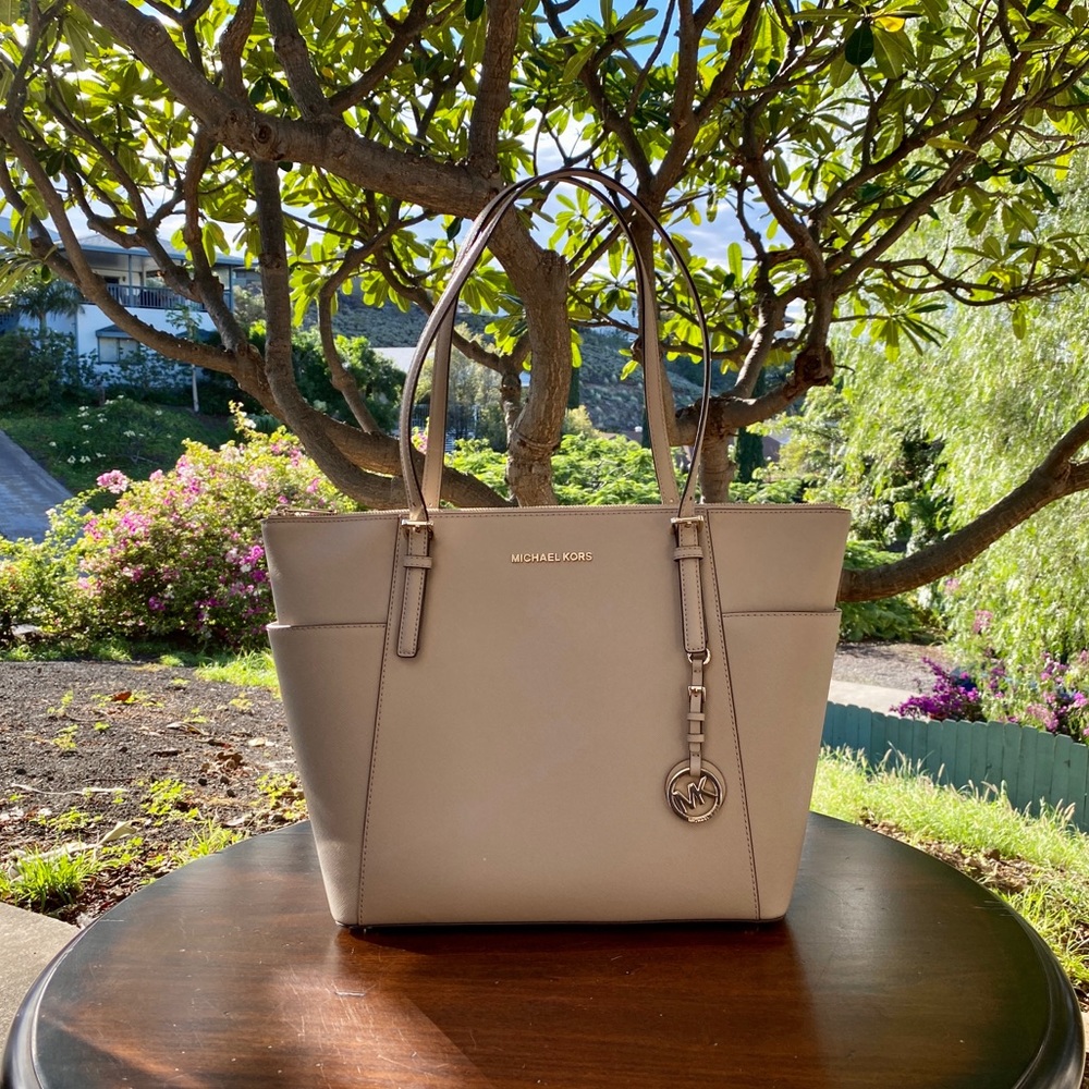 🔥SALE!!! Michael Kors Jet Set Tote